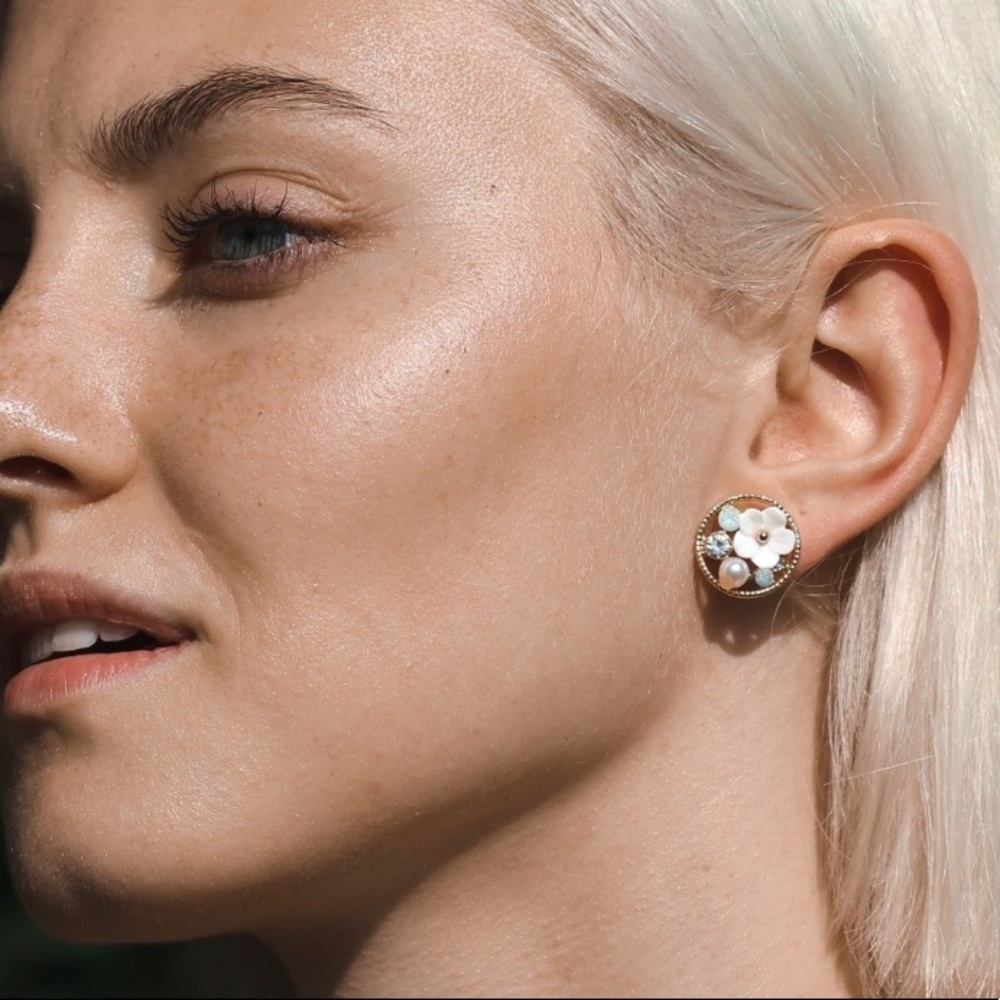 Danity Faux Pearl Flower Decor Stud Earrings